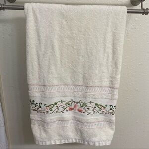 Kassafina Vtg Ivory Bath Towel Embroidered Pink Peach Green Taupe Floral 48x26